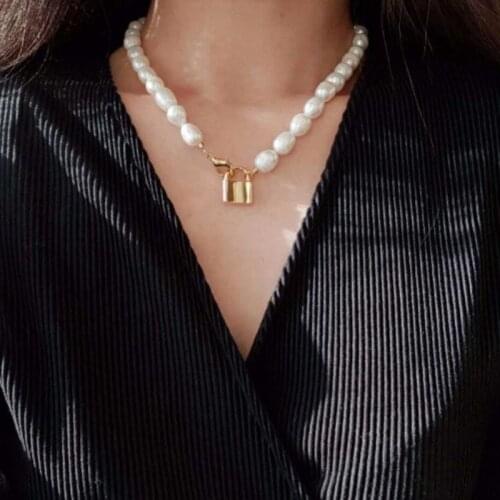 Baroque Style Design Pearl Necklace Female Lock Short Necklace Neck Chain Online Celebrity Clavicle Chain Fashion Temperament