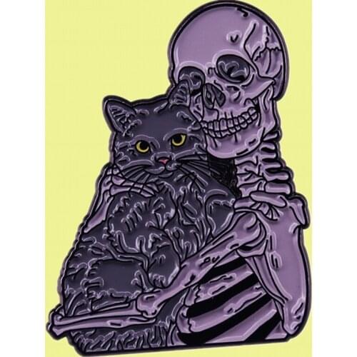 Ghost Smiling Skeleton hug Cuddle Kitty Cat Enamel Pin Lovely Creepy brooch Gothic Punk Dark art Halloween Jewelry badge