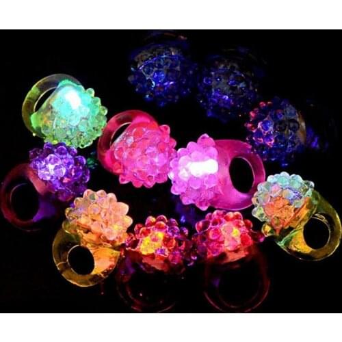 Multi Color Silicone Strawberry Led Light Up Growing Ring Elastic Soft Finger Rings Wedding Party Pub Kid Toys SN309