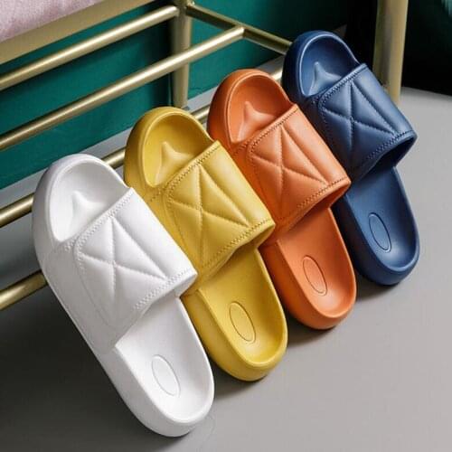 Summer New Trend Slippers Ladies Bathroom Non-Slip Breathable Flip-Flops Outdoor Beach Lightweight Wear-Resistant Ladies Sandals