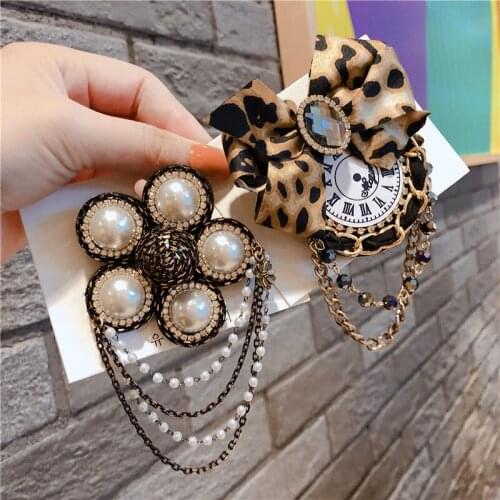 Vintage New Woman Suits Brooches Pearl Flower Big Bowknot Clock Link Tassel Coat Brooches Pin Fashion Accessories Trendy Jewelry
