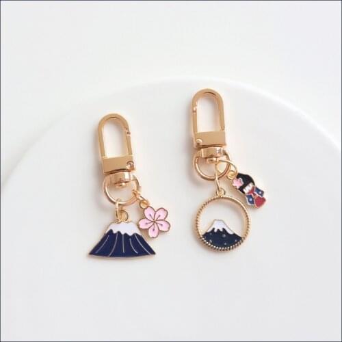 Luxury Mount Fuji Keychain Cute Geisha Anime Jewelry Airpods Pendant For Clothes Backpack Keyring Sakura Key Chains Gift