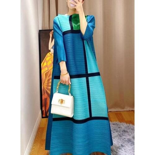 2021 womens new stand-up collar color matching dress Miyak fold Fashionable plus size loose, slimming design niche dress tied