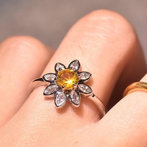 2020 Hot Trendy Sun Flower Promise Rings For Women Men Alloy Zircon Female Jewelry Simple Chrysanthemum Birthday Party Gifts