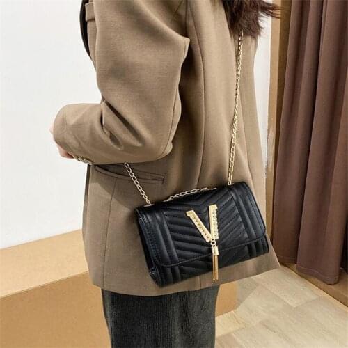 New 2021 Fashion Women Shoulder Bag with Tassel Luxury Designer Bag Female Crossbody Brand Handbags Chains Clutch