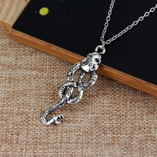 New Arrival Vintage Alloy Snake Shape Necklaces Hot Movie Chain Pandent Necklace for Men and Women Sweater Decoration