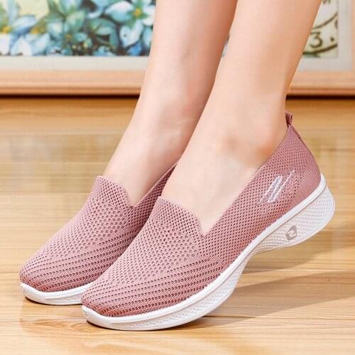 2021 new flying shoes womens soft soled breathable sports shoes fashion casual mom shoes soft soled running shoes lazy single