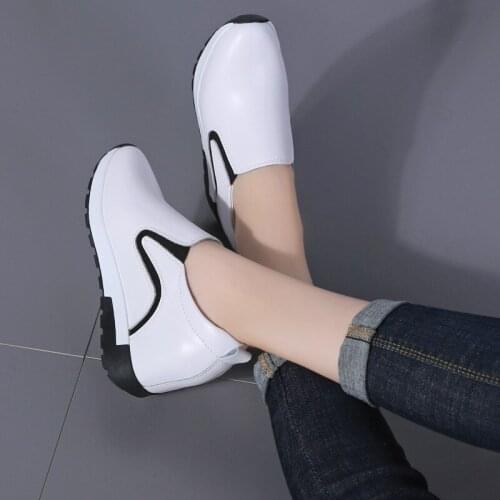 Spring 2021 New Height Increasing Insole Versatile Lazy Shoes Net Red Womens Leather Shoes Casual Pumps