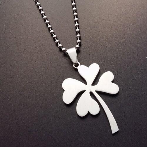 Stainless steel lucky love heart four-leaf clover necklace love petal flower small grass plant amulet geometric round necklace