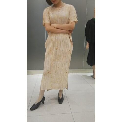 Miyake Pleated Western Style WOMEN 'S Dress Both Sides Slit Trend Fashion Formal Dress Short Sleeve Long Dress