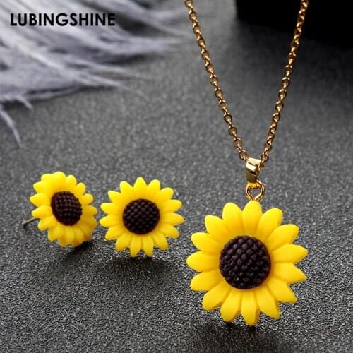 Delicate Sunflower Pendant Choker Necklace For Women Creative Fashion Jewelry Necklace and Ear Stud Charm Accessories Party Gift