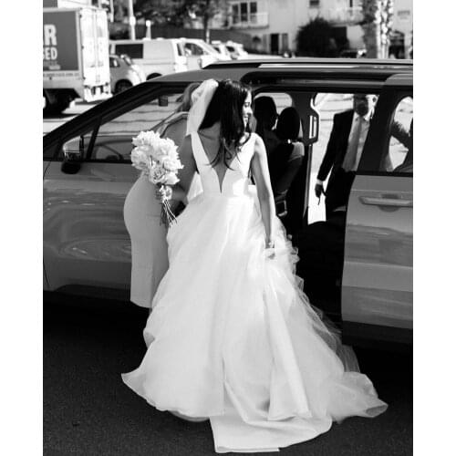 Long V-Neck Satin Wedding Dresses with Pockets Ivory A-Line Corset Back Robes De Mariée Bridal Gown For Women