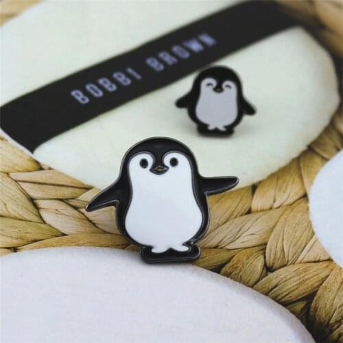 2020 New Fashion new cute size penguin black and white Enamel Suit coat shawl animal brooch pin badge