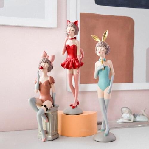 Nordic Creative Modern Girl Sculpture Decoration Home Adornment Resin Crafts Living Room Desktop Ornaments Statue