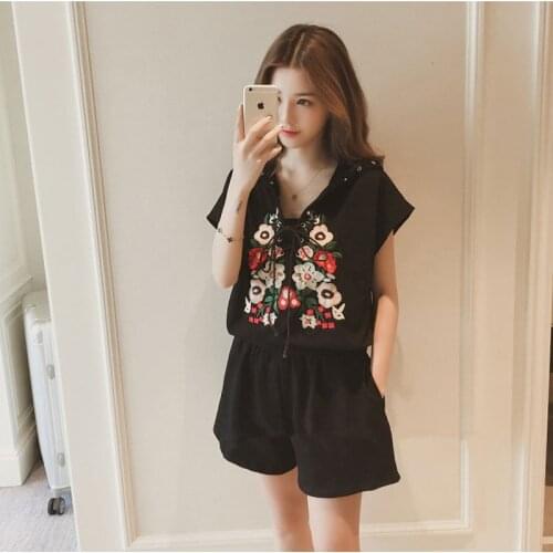 2020 summer new womens sets flower embroidery large sizeShort sleeve hooded T-shirt + elastic waist shorts Leisure set Female