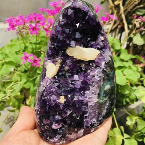 Natural Uruguay amethyst crystal stone mineral specimen