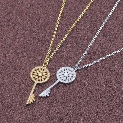 New stainless steel key necklace girl exquisite collarbone necklace factory wholesale woamn jewelyr