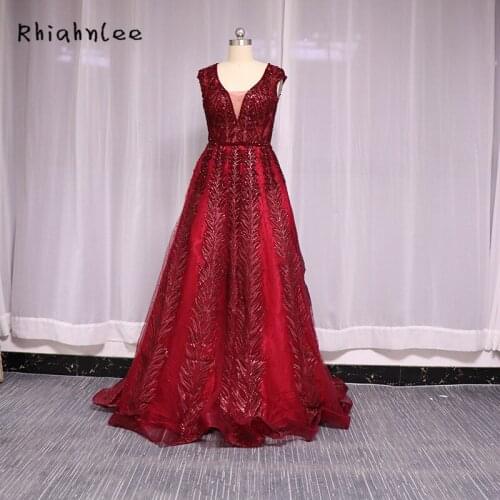 Luxury Burgundy Evening Dresses 2021 Dubai Newest Diamont Crystal Sexy V Neck Beaded Sash Formal Gowns