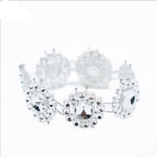 Cheap 50Pcs European Style Handmade Plastic Sunflower Rhinestone Wrap Napkin Ring Napkin Buckle For Home Hotel Wedding Supplies