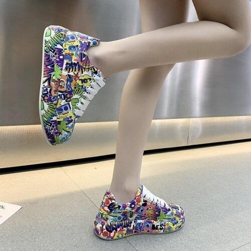 European station thick-soled shoes for women hot style fashion hand-painted graffiti small white shoes leather upper casual