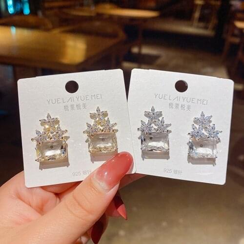 2021 New Arrival Elegant Crystal Flower Stud Earrings for Women Gift Fashion Jewelry Square Glass Earrings