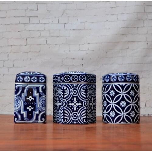 Tao Caicai new Chinese blue and white porcelain jar with lid small porcelain jar storage jar deep blue home decoration