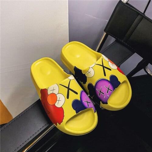 Mens And Womens Summer Slippers Funny Cartoon Yellow Coconut Lightweight Non-slip Outdoor Beach Drag Increased Waterproof