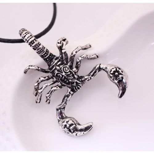 2020 Fashion New Retro Punk Style Scorpion Shape Alloy Pendant Personality Mens Leather Rope Necklace Jewelry Gift