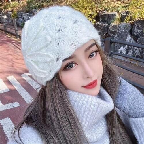 Beret hat women bonnets Ethnic style handmade knitted woolen cap womens autumn and winter retro elegant flower Beanie warm cap