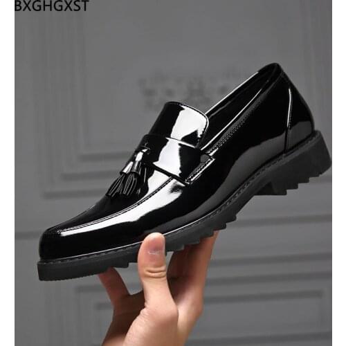 Patent Leather Loafers Men Shoes Designer Suit Shoes for Men Office 2021 Fashion tassel Business Shoes Men chaussure De Hombre