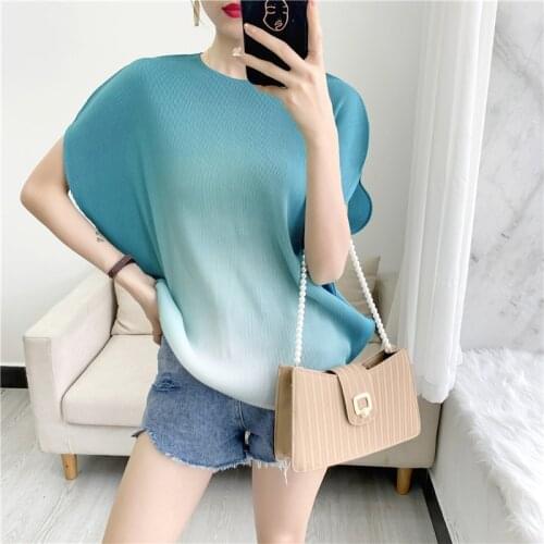 Summer Female Round Neck Loose T-shirt Miyak Pleated Gradient Short Sleeve Elasticity Plus Size Women Casual Fashion Tee Clothes