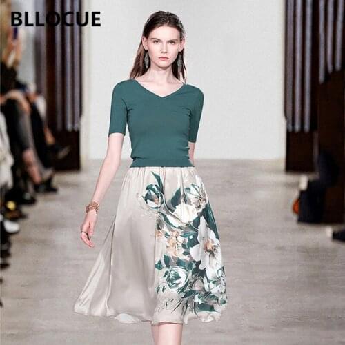 BLLOCUE 2019 Summer New Elegant 2 Piece Set Sexy V-neck Short-Sleeved Knit Pullover Top + Printed Large Swing Skirt Suit