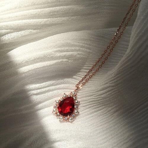 Exquisite Pearl Ruby Rose Gold Pendant Necklace Fashion Temperament Wedding Atmosphere Jewelry Pendant Ruby Jewelry