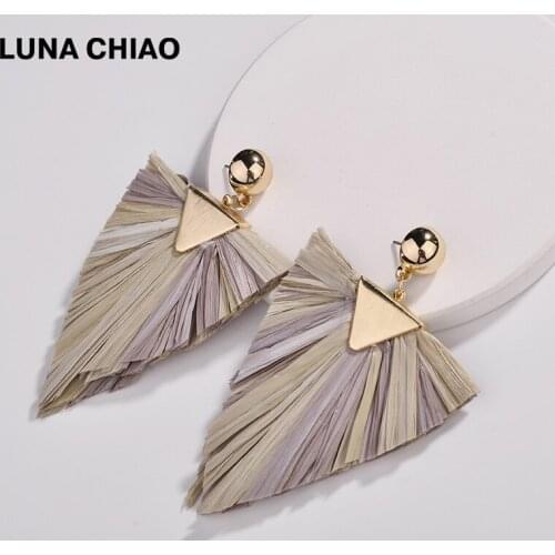 LUNA CHIAO 2018 Fall Trendy Fashion Triangle Shape Mix Color Raffia Fringe Tassel Drop Earrings for Women