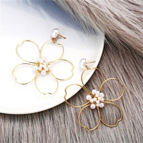 5041151 European and American new flower pearl earrings creative retro simple daisy flower earrings