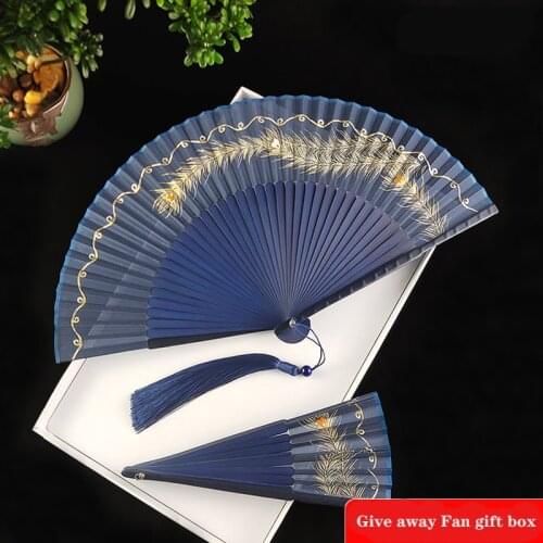 Chinese style silk folding fan Womens folding portable fan Home decoration fan Upscale Wedding dance gift folding fan souvenir