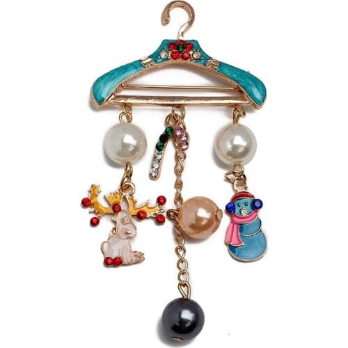 Christmas Brooches Collar Pins Hanger Winter Jewelry New Year Elk Snowman Home Party Enamel Metal Craft Hat Coat Suit Brooches