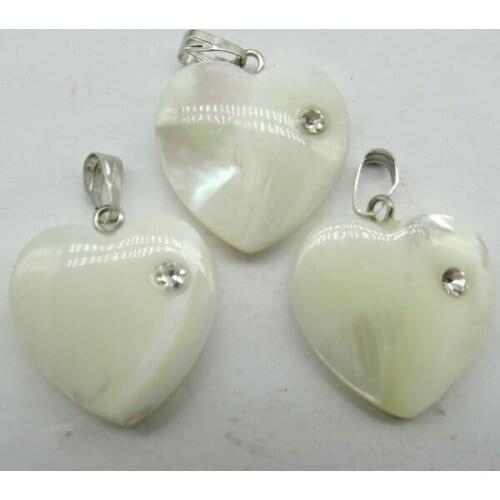 Natural Quartz crystal Parelmoer Shell liefdevolle hartvorm zoutwater parelmoer pendant for diy Jewelry making necklace24pcs