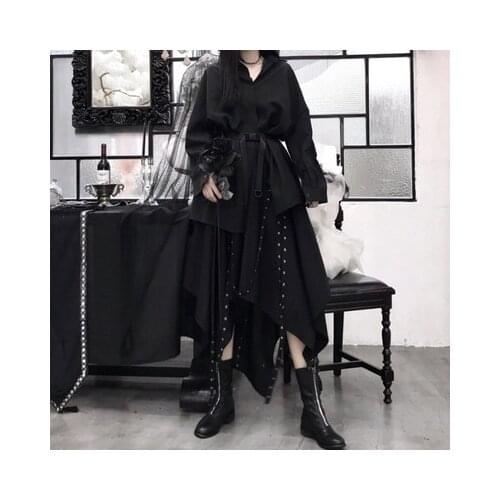 New Dark, irregular half-length skirt over hip skirt makes it look taller and slimmer