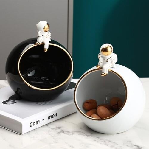 Art Ceramic Space Astronaut Desktop Jewelry Key Food Storage Box Ornaments Home Luxury Resin Space Ashtray Tissue Box Decoration
