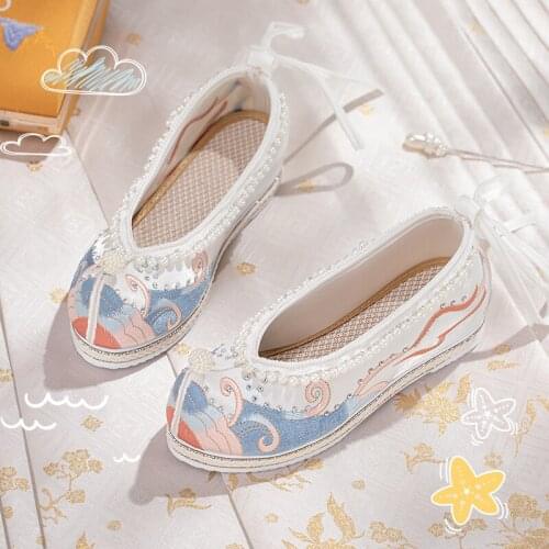 Spring old shoes children original Chinese shoes old style raised in the head improved new Tang style pearl embroidered shoes
