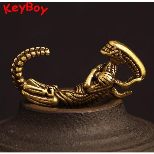 Retro Brass Alien Freak Key Chains Pendants Jewelry Metal Copper Men Car Keychains Hangings Punk Keyrings Gifts for Movie Fans