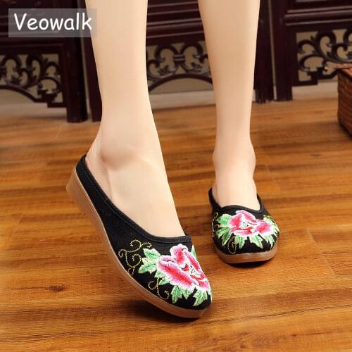 Veowalk Chinese Flowers Embroidered Women Canvas Close Toe Slippers Summer Ladies Leisure Cotton Flat Shoes with Platforms