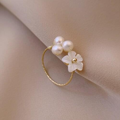 2021 South Korea New Exquisite Pearl Shell Flower Ring Fashion Temperament Simple Opening Ring Women Jewelry Gift Wedding Rings