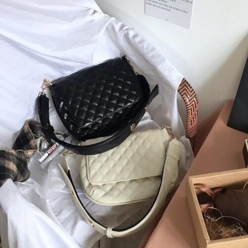 2021 new niche design fashion handbags wide shoulder strap wild single shoulder messenger handbag trend