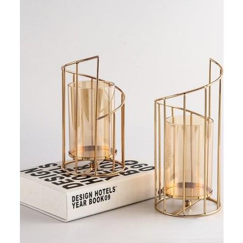 Nordic Geometric Rotation Iron Candle Holder Gold Candlestick Simple Metal Glass Table Candlestick Wedding Home Decoration