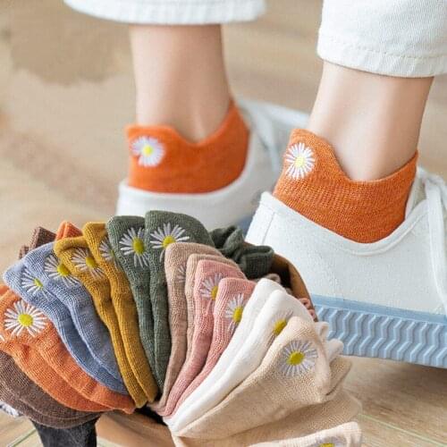 New Product Socks Women Summer Small Daisy Embroidery Solid Color Cotton Socks Korean Ladies Shallow Mouth Boat Socks Candy Lot