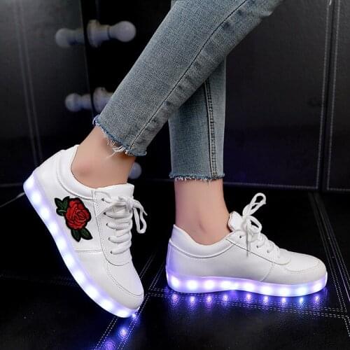 2021 girl boy Glowing Luminous Sneakers with Light Sole Women Shoes Tenis Feminino Baskets Light Up Shoes Children LED Slippers