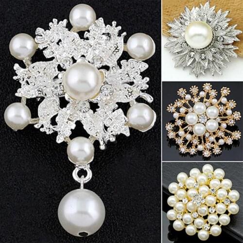 Elegant Easy Matching Alloy Flower Faux Pearls Women Brooch Pin for Dating Female Brooches Clothes Accessories Brooch Gift