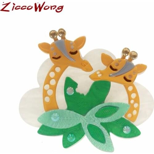 ZiccoWong New Design Cartoon Animals Brooches Pins For Women Girl Lovely Two Giraffes Grass Lapel Pin Badges Gift for Kids Girl